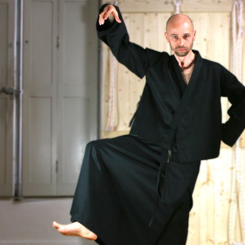 urban genderfluide black kimono