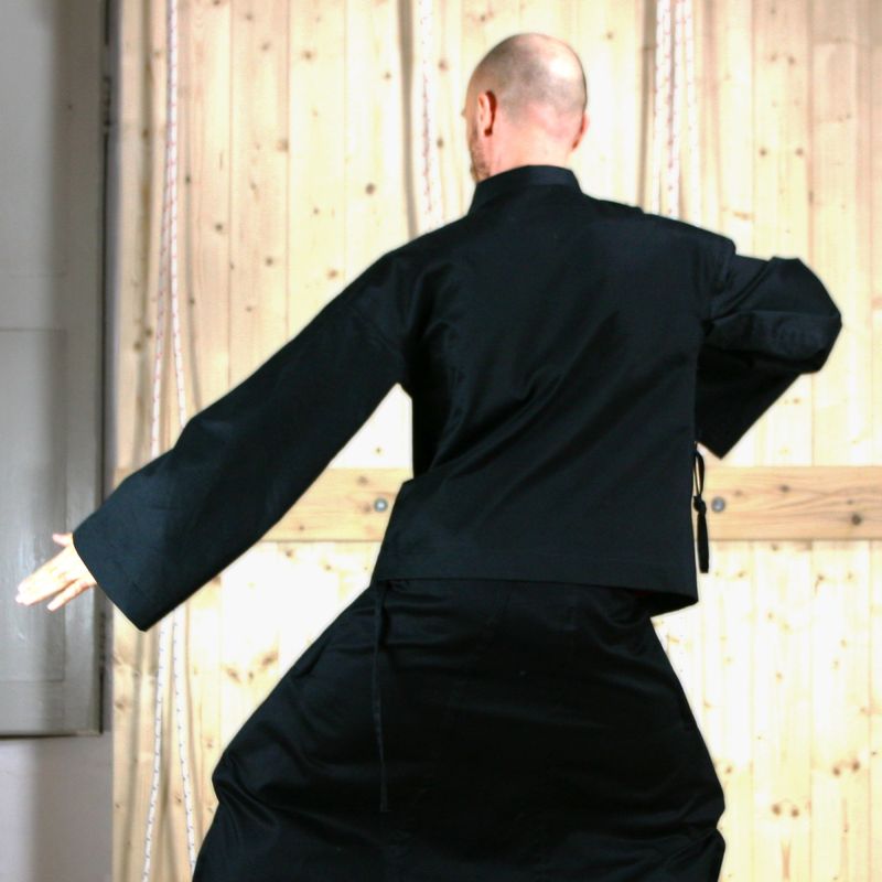 urban genderfluide black kimono