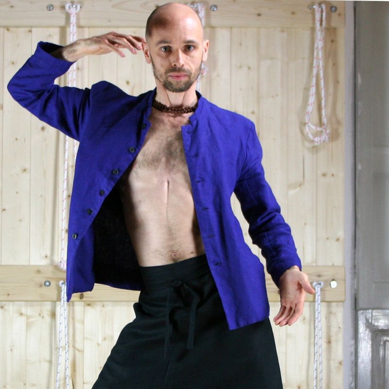 light weight minimalist mao jacket made of summer linen