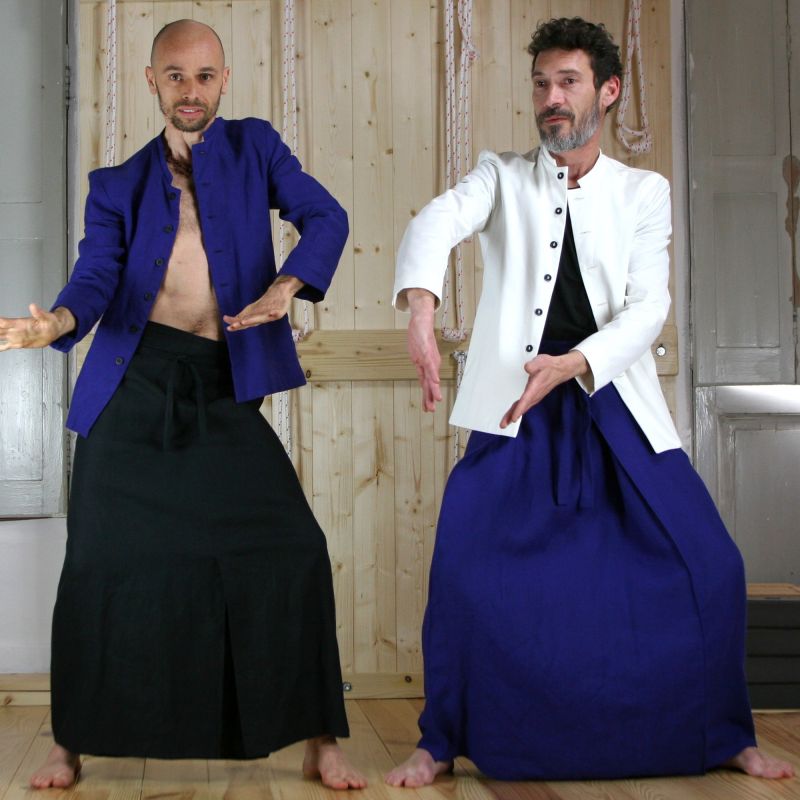 Veste homme à col mao en lin indigo minimaliste