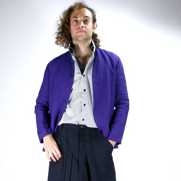 Veste homme à col mao en lin indigo minimaliste