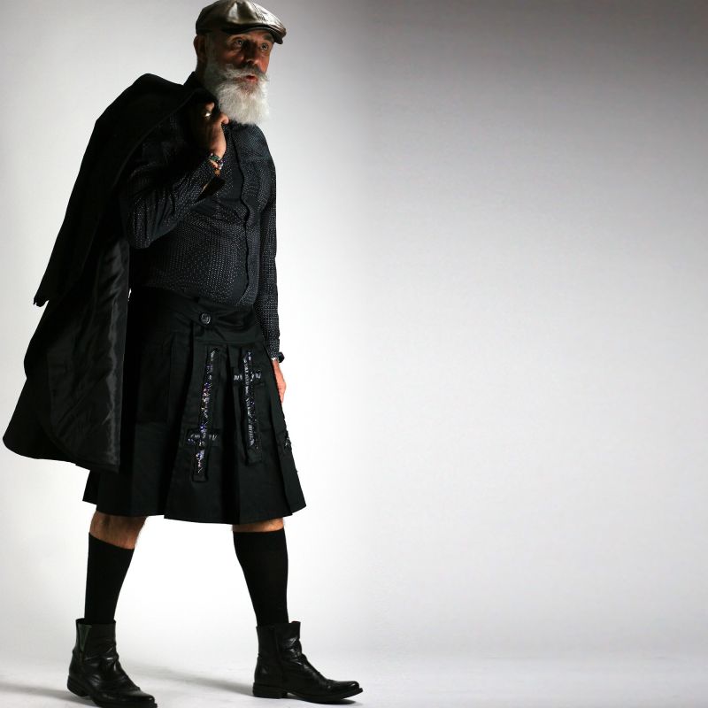 kilt plissé et brodé à la main en gabardine noire