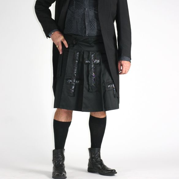 embroidered-by-hand black pleated kilt