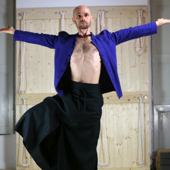 light weight minimalist mao jacket made of summer linen