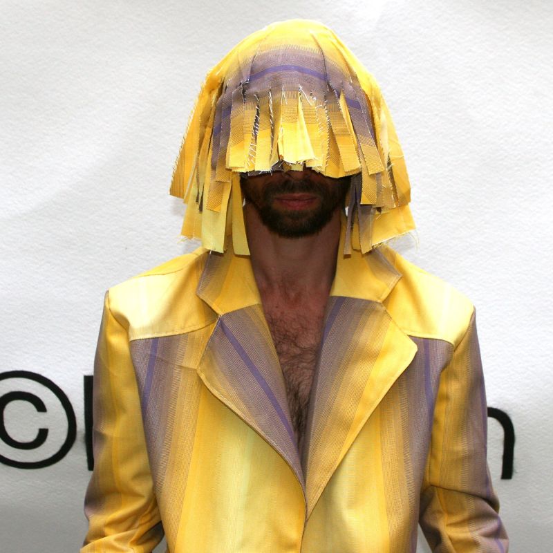 Perruque contemporaine jaune 2