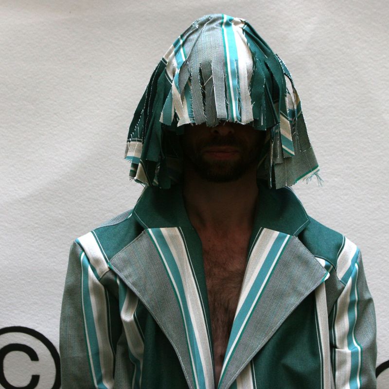 Perruque contemporaine verte