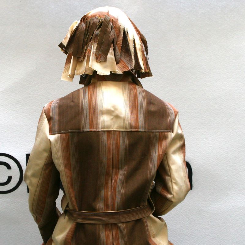 Perruque contemporaine beige