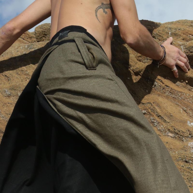 two-coloured hakama with a longhi shape